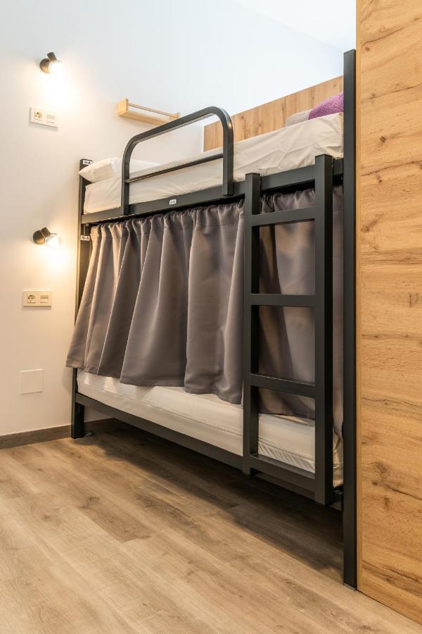 Four Rooms Hostel Луго Екстериор снимка
