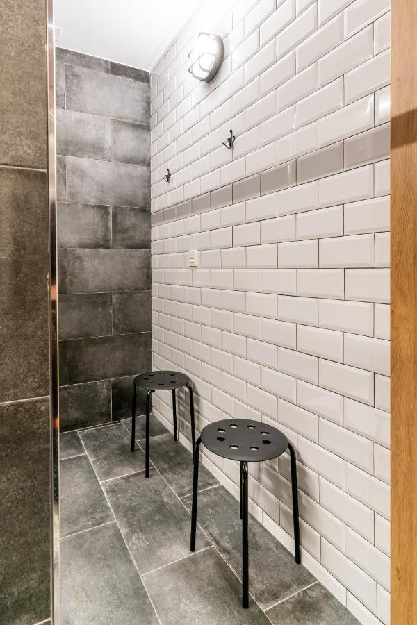 Four Rooms Hostel Луго Екстериор снимка