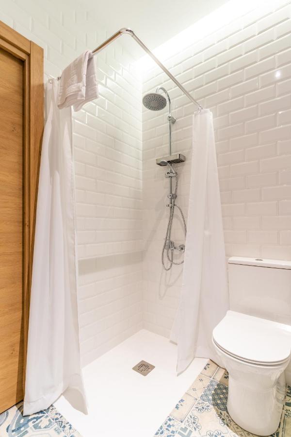 Four Rooms Hostel Луго Екстериор снимка