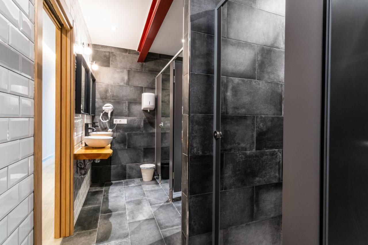 Four Rooms Hostel Луго Екстериор снимка